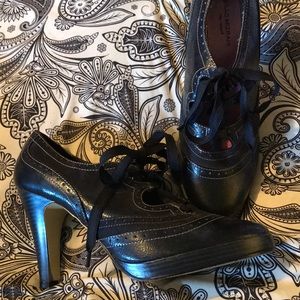 Isaac Mizrahi Heels Lace up Size 9 Black